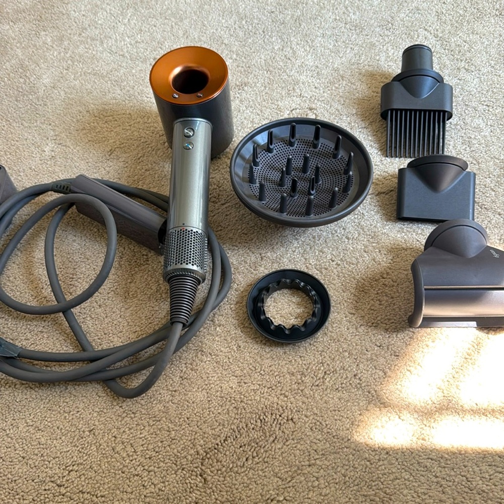 Dyson Supersonic Hairdryer with box
